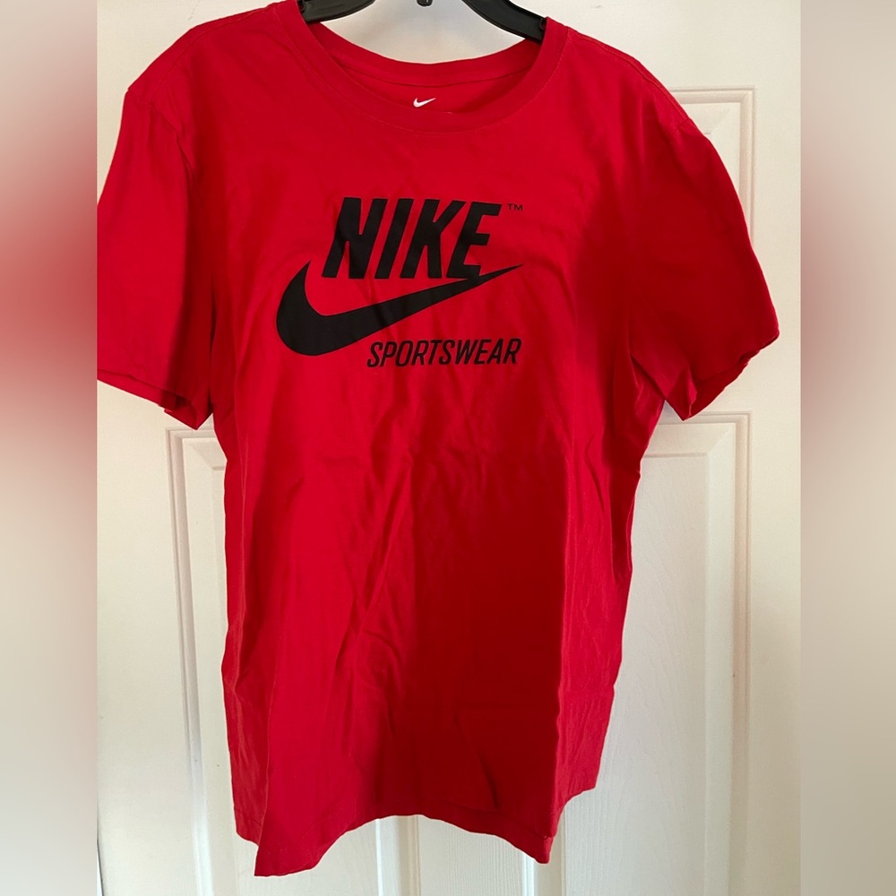 Nike Men’s Red and Black Sportswear Tee